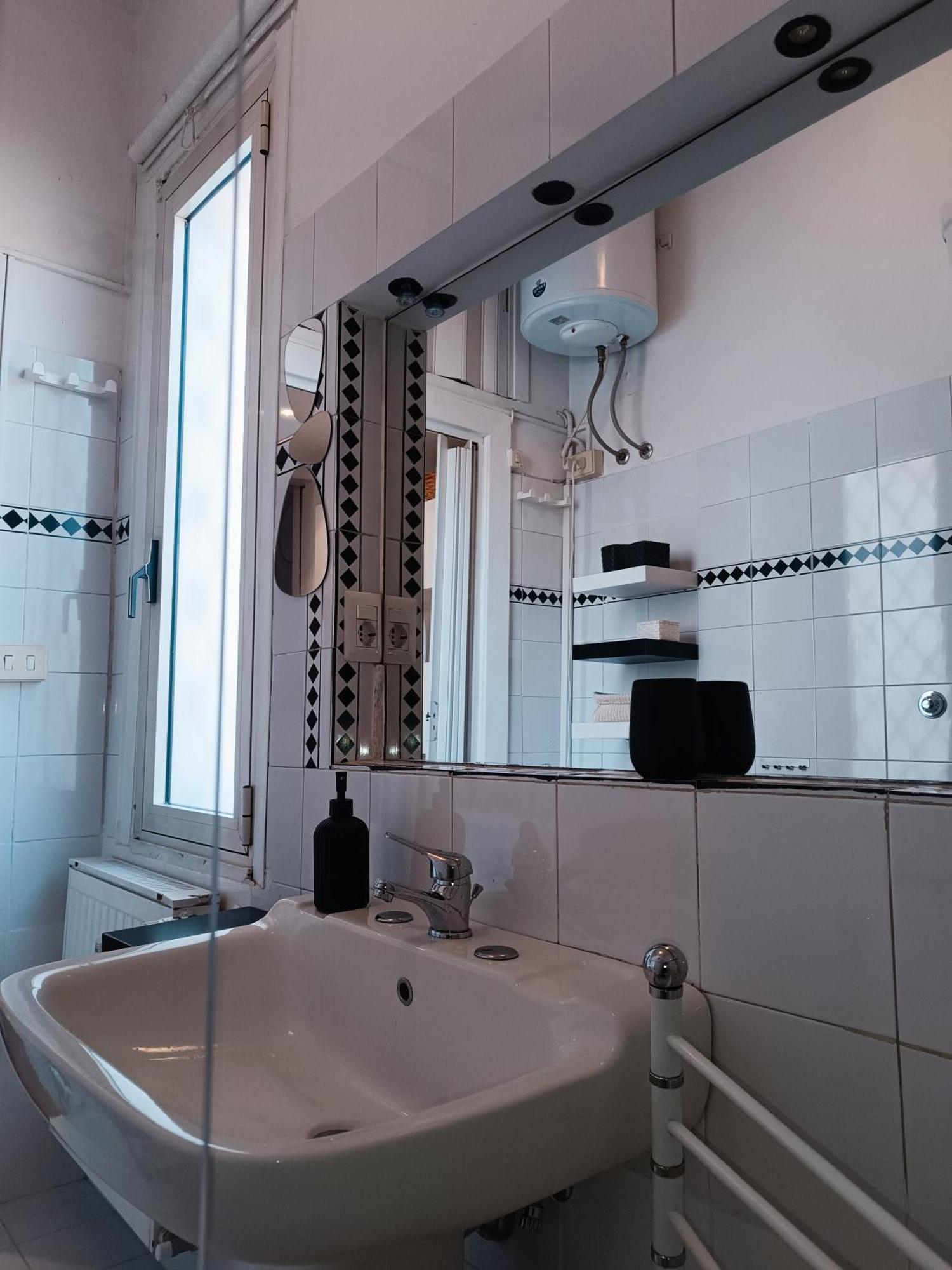 Appartement Per 5, Metro B Bologna, Terrazzo, Wi-fi *